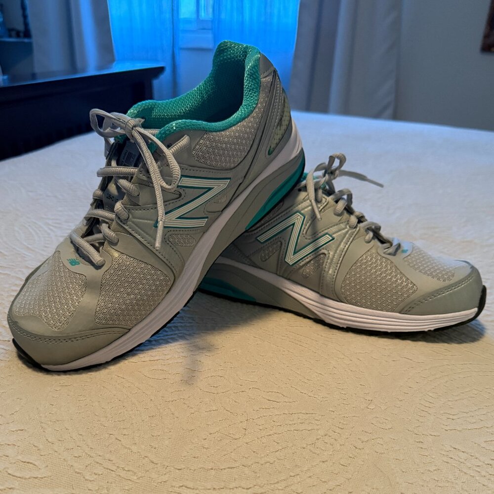 New Balance Women's 1540v2 running shoes. Size 9